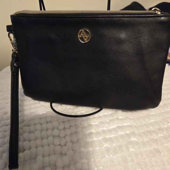 Adrienne Vittadini Handbags - Preloved Adrienne Vittadini Womens Wristlet.